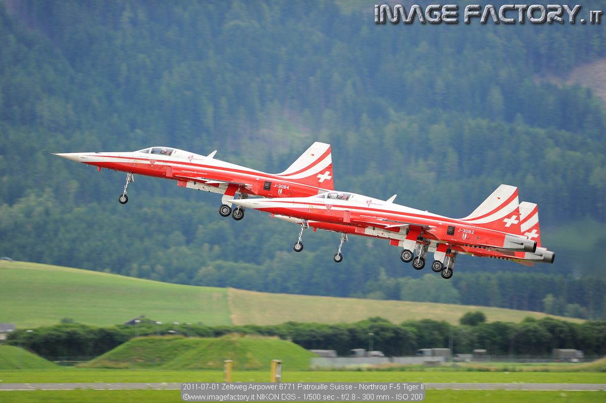 2011-07-01 Zeltweg Airpower 6771 Patrouille Suisse - Northrop F-5 Tiger II